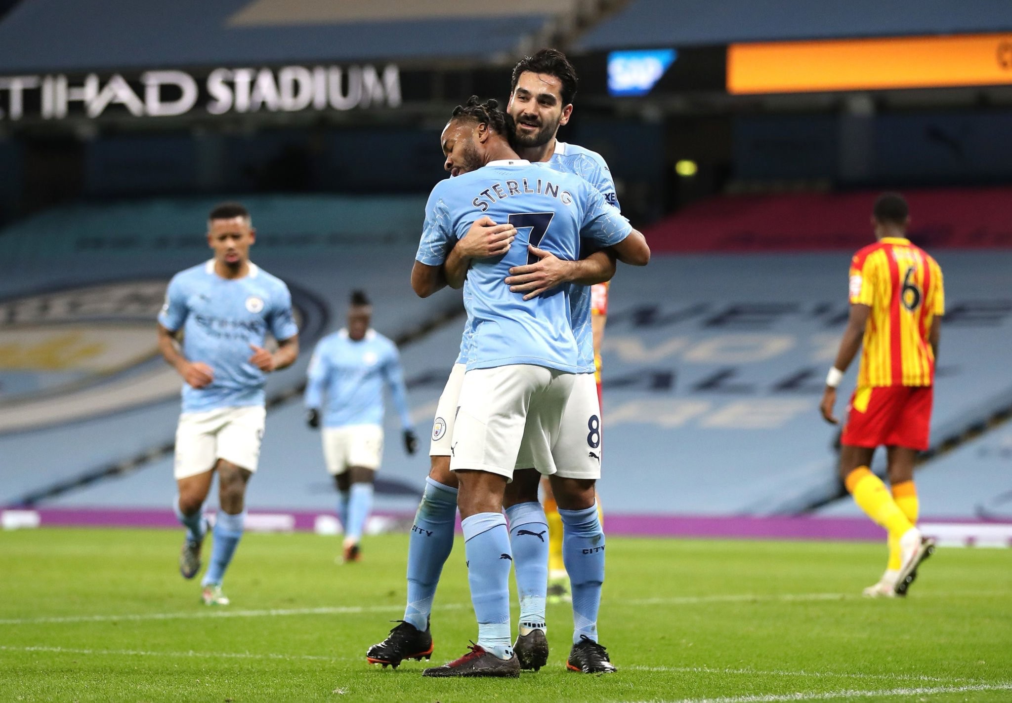 潜在的中锋 潜在的中锋